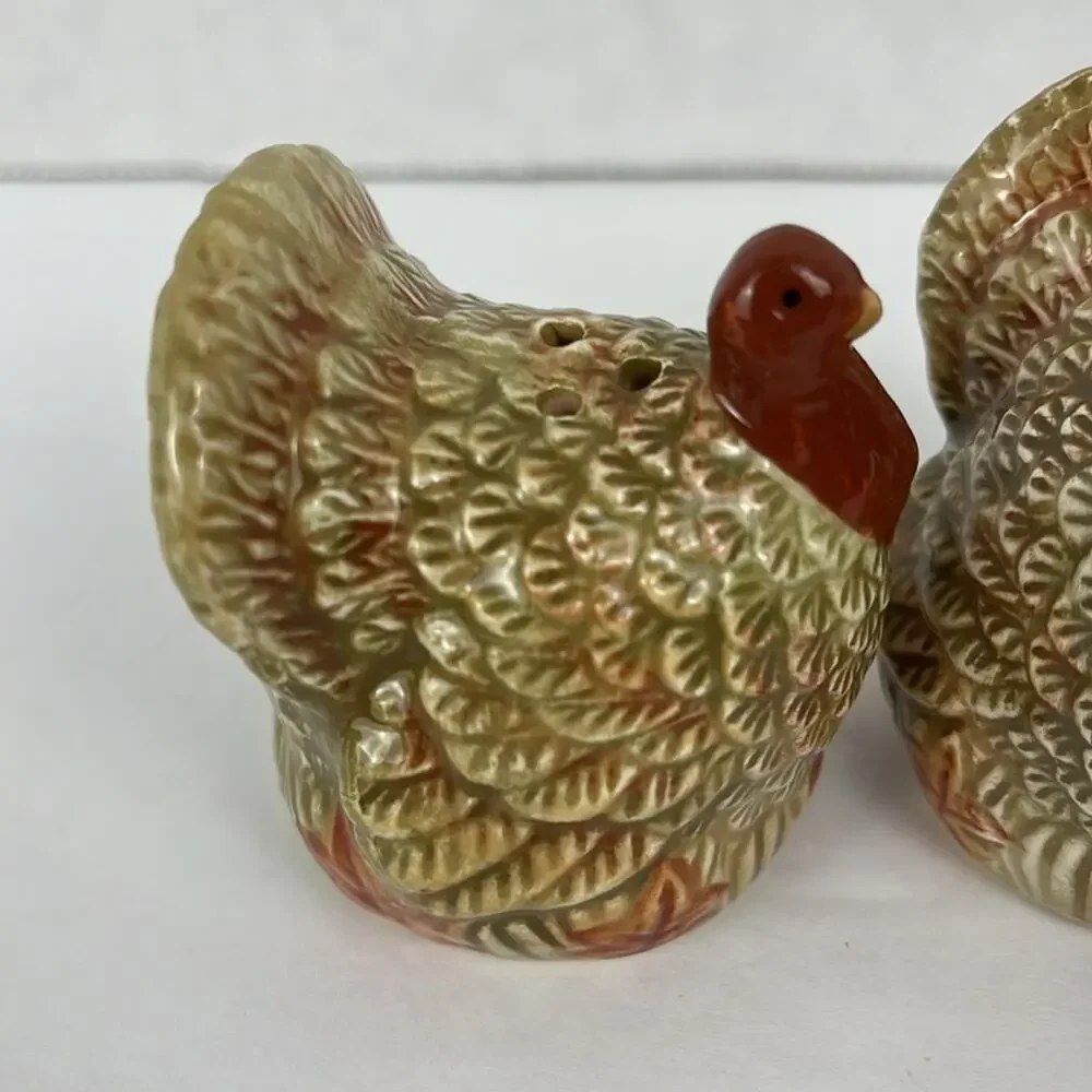 Turkey Salt Pepper Shaker Set Ceramic Brown Gold Green Thanksgiving Fall
